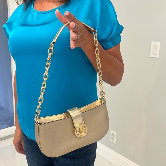 Michael Khors small Metallic Pebbled Leather Pochette - Picture 4 of 4